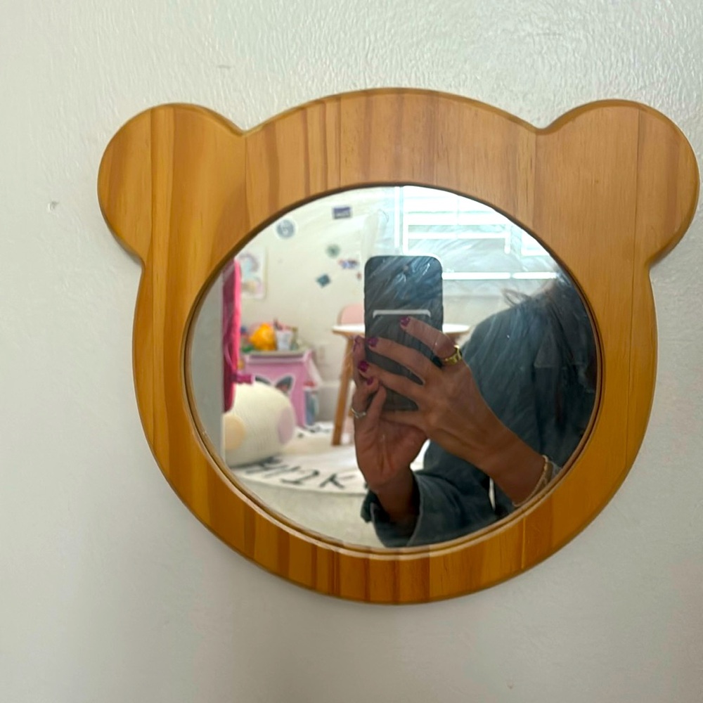 Montesorri mirror. Bear